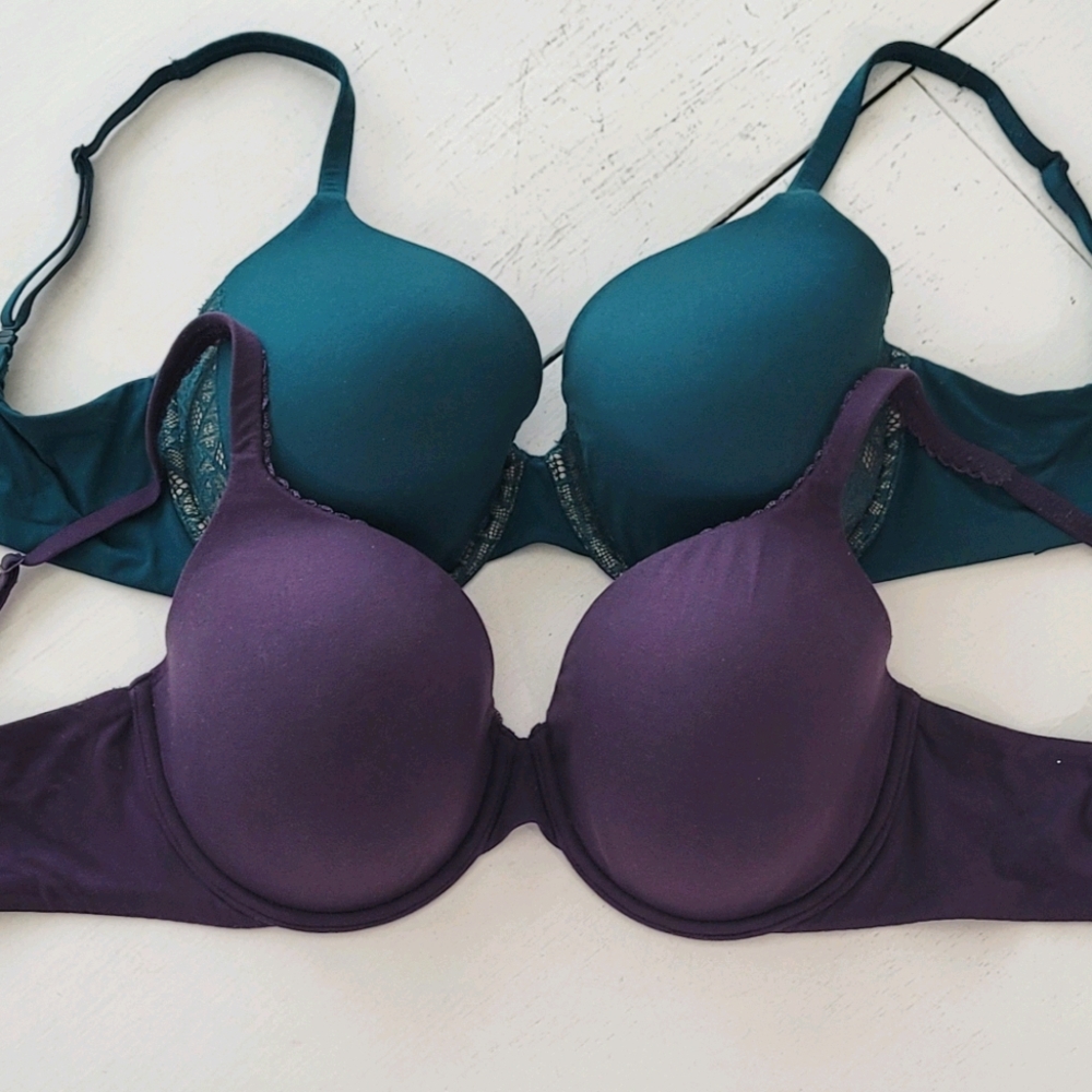 2 Victoria's Secret Bras